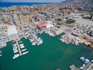 Elegant building in the centre of Trapani Rooms and suites near the port and the old town - 1