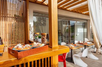 Rooms and suites with terrace Take advantage of our outdoor terrace - 12